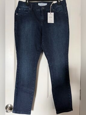 NWT Torrid skinny jeans. Size 10.